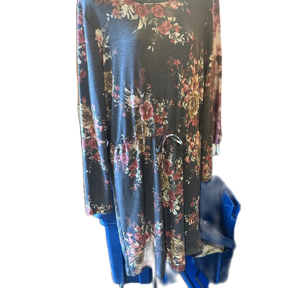 Brand New Without Tags Perfect Peach Floral Dress. Size XL